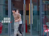 阿如那偷拿便利店水果后主动投案，手写520字检讨书