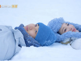 孙丞潇陪金莎躺雪地，浪漫氛围感拉满