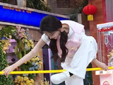 孟子义过杆挑战四肢打结，何与徐正溪赖伟明轻松完成