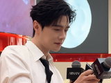 演员方逸伦的演艺事业和公众形象有何特点？