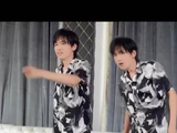 金主训模仿宋亚轩珍珠小子表情包