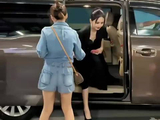 佟丽娅黑色吊带裙优雅性感，尽显曼妙身姿