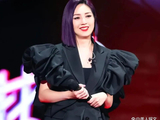 52岁杨千嬅近况曝光!嫁给小5岁丁子高,如今13岁儿子成为她的骄傲
