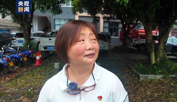 湖南石门县壶瓶山镇龙池河村女支书向金元接受央视采访。