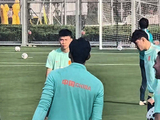 名单变了？国足出征新加坡前补招高天意，缺口还在