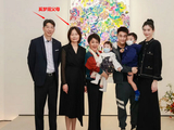 奚梦瑶父母罕现身，一家全是高个子，何猷君母子成“小矮人”