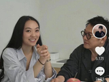 功夫皇帝还有这手艺?李连杰给女儿削苹果直接开出花_观世窗
