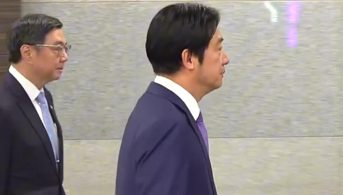 2日，赖清德被问相关问题后，扭头就走 台媒视频截图