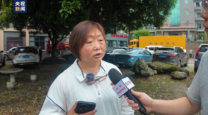 湖南石门县壶瓶山镇龙池河村女支书向金元接受央视采访。