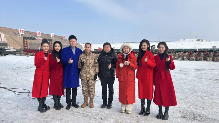图：汤非老师带领学生录制央视节目