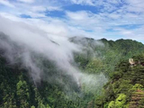 江西明月山云海翻涌如水墨画卷