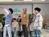 丁程鑫林更新苏醒挑战动作游戏，揭秘手指方向之谜