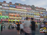 鹿晗延吉录五哈脱衣吃冷面眼神发直
