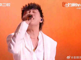 从编曲设计到现场演绎全程在线，难怪网友纷纷起立为这首《借过一下》喝彩