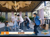 邵兵张真源综艺贴脸玩笑显亲和