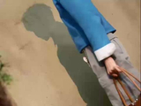 王源蓝衬衣单边翻领造型亮相，颜值在线引期待