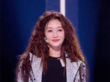 李小冉明媚造型获赞