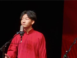 德云社舞台闪耀，德云三筱登场，刘筱亭二哥以标志性扒拉刘海动作引爆全场！