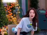曾经登台心跳飙升紧张出错，如今从容控场，齐思钧的夸奖是最好的成绩单