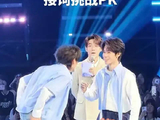 宋亚轩张真源接词挑战PK，上演一静一动