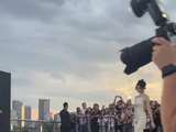 奚梦瑶何猷君诺曼底补办婚礼，伴娘团阵容惊艳
