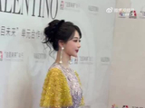 杨紫亮相北影节红毯
