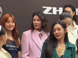 甜馨整体上像妈妈，但是眼睛像极了贾乃亮