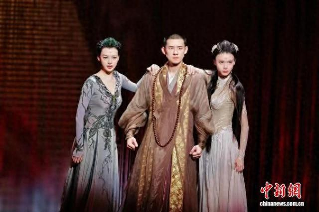 话剧《青蛇》剧照。 国家话剧院供图