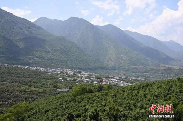 6月4日，云南省保山市潞江镇新寨村一隅。李嘉娴 摄