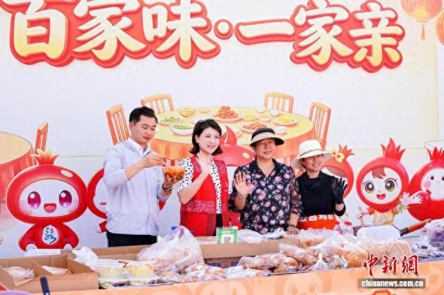 市民游客共享百家美食。 主办方供图