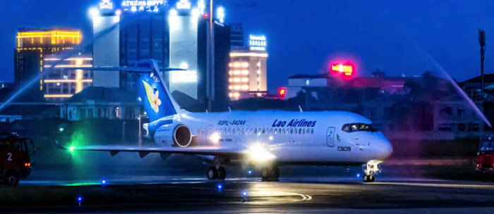 老挝航空第二架C909交付。图源:中国商飞