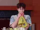 李昀锐挑战憋笑失败，笑点低自带小品天赋