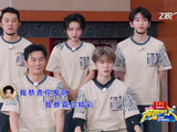 刘雨昕佩戴理疗仪憋笑唱歌，委屈式唱法引关注