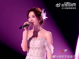 唐艺昕和黄灿灿同框穿婚纱，颜值双倍暴击，莫名有种双向奔赴的既视感