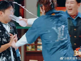 徐明浩终于报仇了 水泼杨迪毫不留情，脸上妆都卸干净！