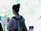 今天活动现场，就这样素颜背着书包就出来了，好青春感，跟去上学似的