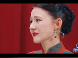 热依扎全程稳如泰山，愣是没破功