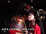 这个搂腰吻我可以看一百遍，城墙➕红衣➕落花！画面太美了