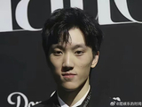 张艺谋导演对儿子张壹男的这部导演处女作给予了怎样的评价或支持？