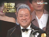 曾志伟当时在台上接奖杯的真实反应具体是怎样的？
