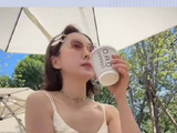 马龙老婆晒Vlog！穿吊带裙喝咖啡，逛星星人展，上网球课好有活力