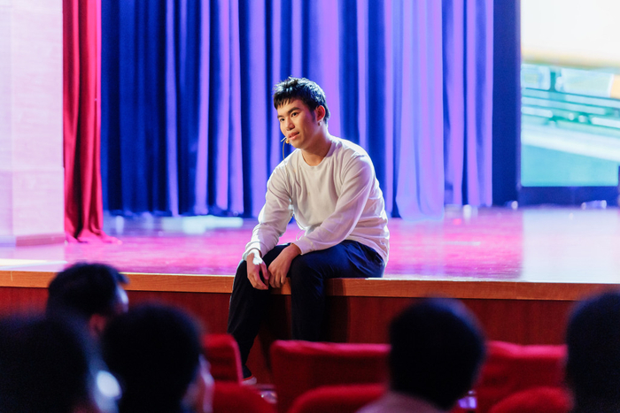 　参加音乐剧社演出的胡庭恺。