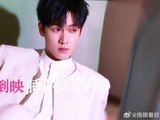 孟子义李昀锐同框亮相,造型温柔吸睛