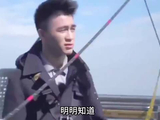 何猷君违家族禁令澳门塔233米高空跳伞慰妻