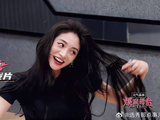 周洁琼毫无包袱，竟当众摘假发片，高颅顶瞬间塌房