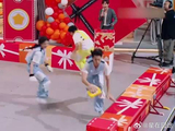 大长腿有优势！棣棣一溜烟抓到杨迪，吓得杨迪大叫