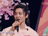 蔡文静穿上古装用夹子音说话，何炅：我看你能装几时