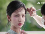 陈都灵挂脖新中式旗袍灵动别致融合东方雅致