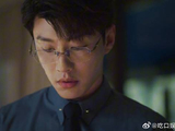 裴轸发现剧本杀俱乐部竟有秦霄一的名字，第二天立马过去核实