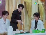 啊啊啊啊刘宇宁你在对张凌赫做什么🙊🙊🙊张凌赫秒害羞哈哈哈